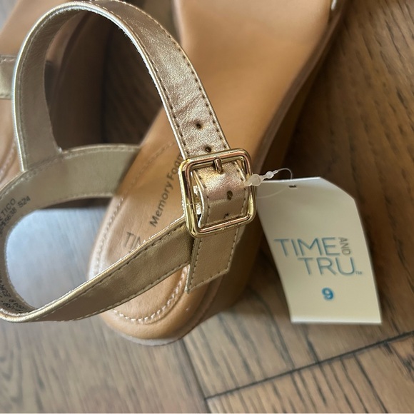 NWT! Time and Tru Women's Mid-Heel Gold Knot Wedge Sandals Size 9 - Picture 10 of 13